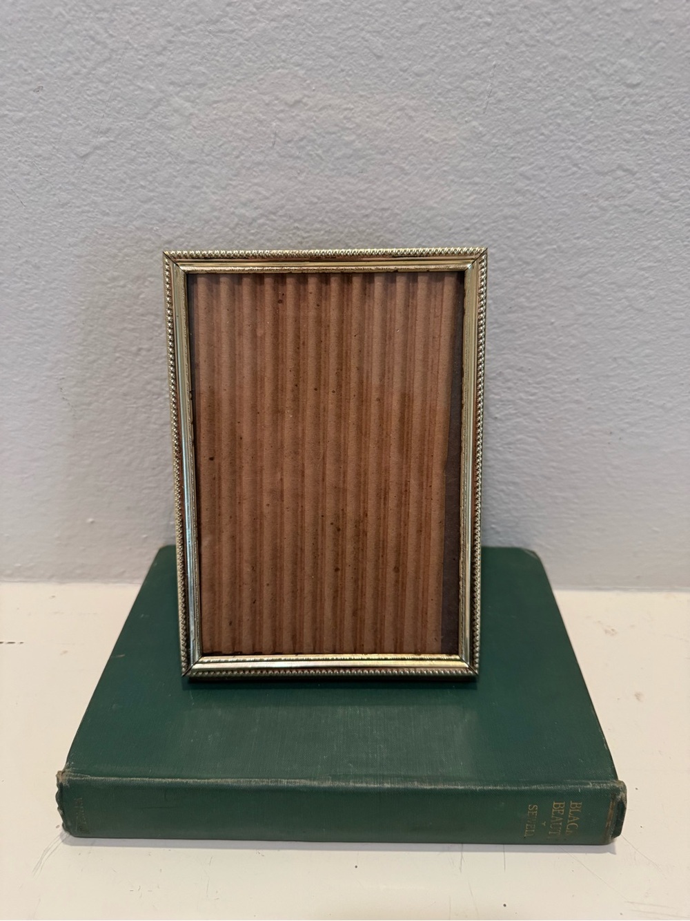 Vintage 5x7 Gold Tone/Brass Decorative Picture Frame with Easel